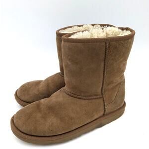 UGG Australia Classic Short II Winter Boots Kids' Chestnut Size US6 EU38